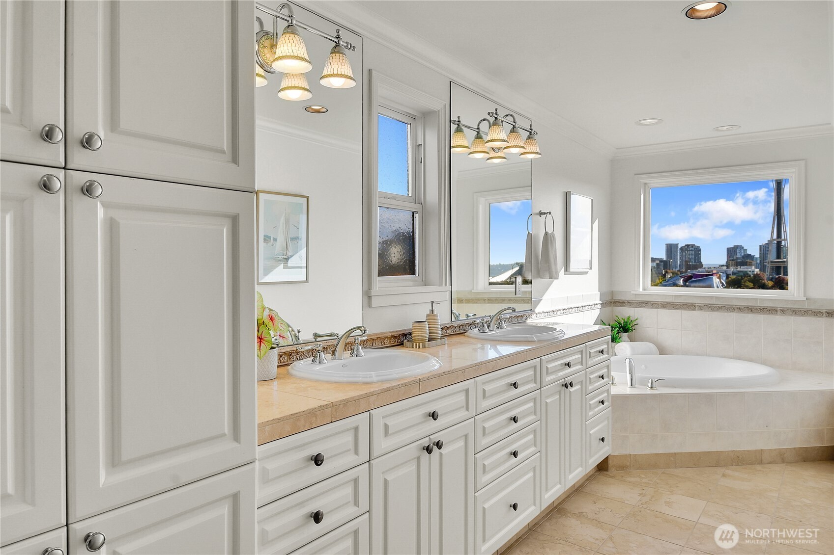 922 Nob Hill Avenue N, Seattle, WA 98109