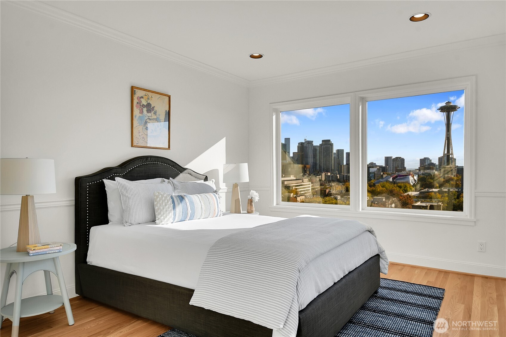 922 Nob Hill Avenue N, Seattle, WA 98109