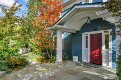 922 Nob Hill Avenue N, Seattle, WA 98109 - Photo 3