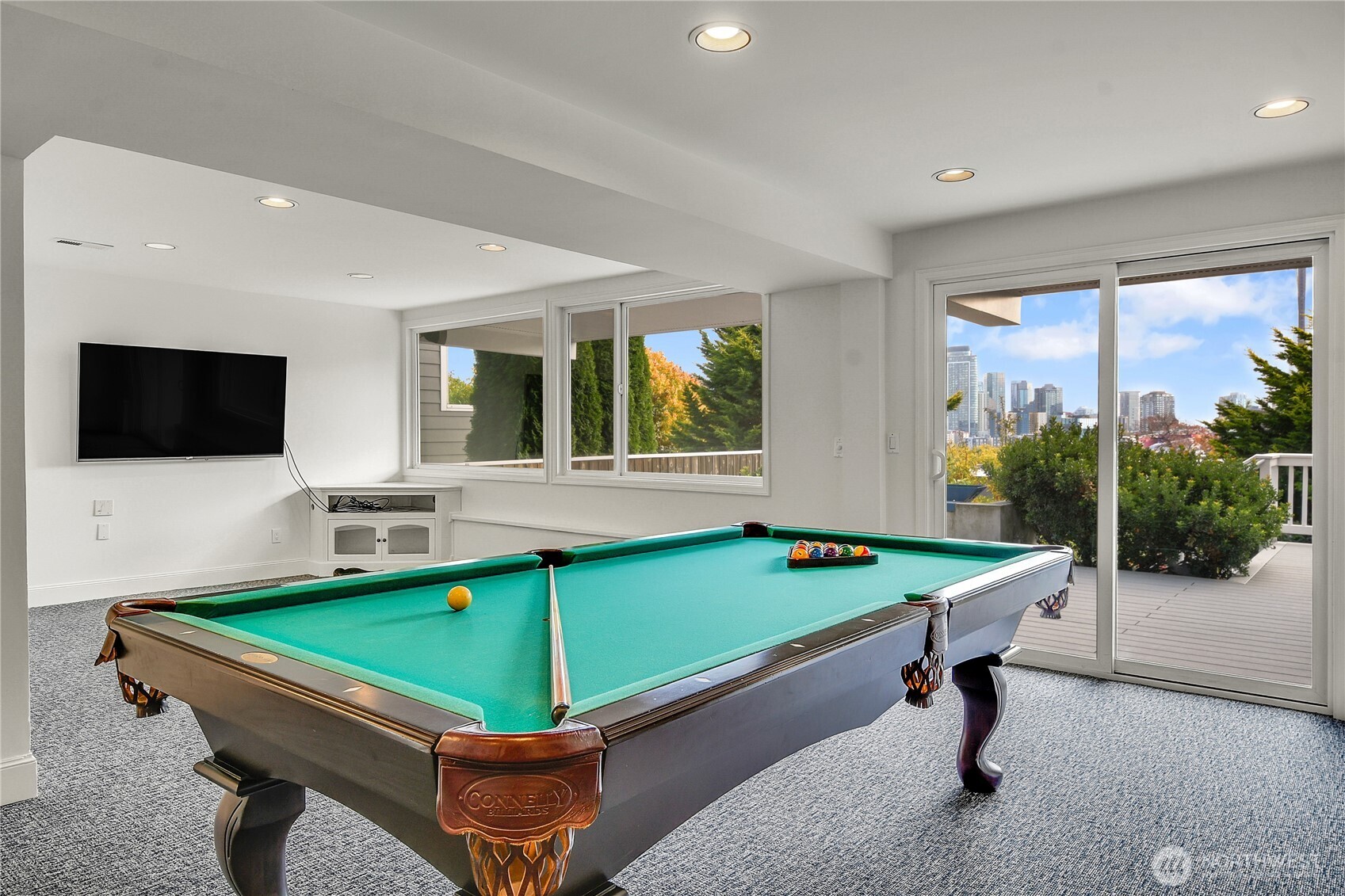 922 Nob Hill Avenue N, Seattle, WA 98109