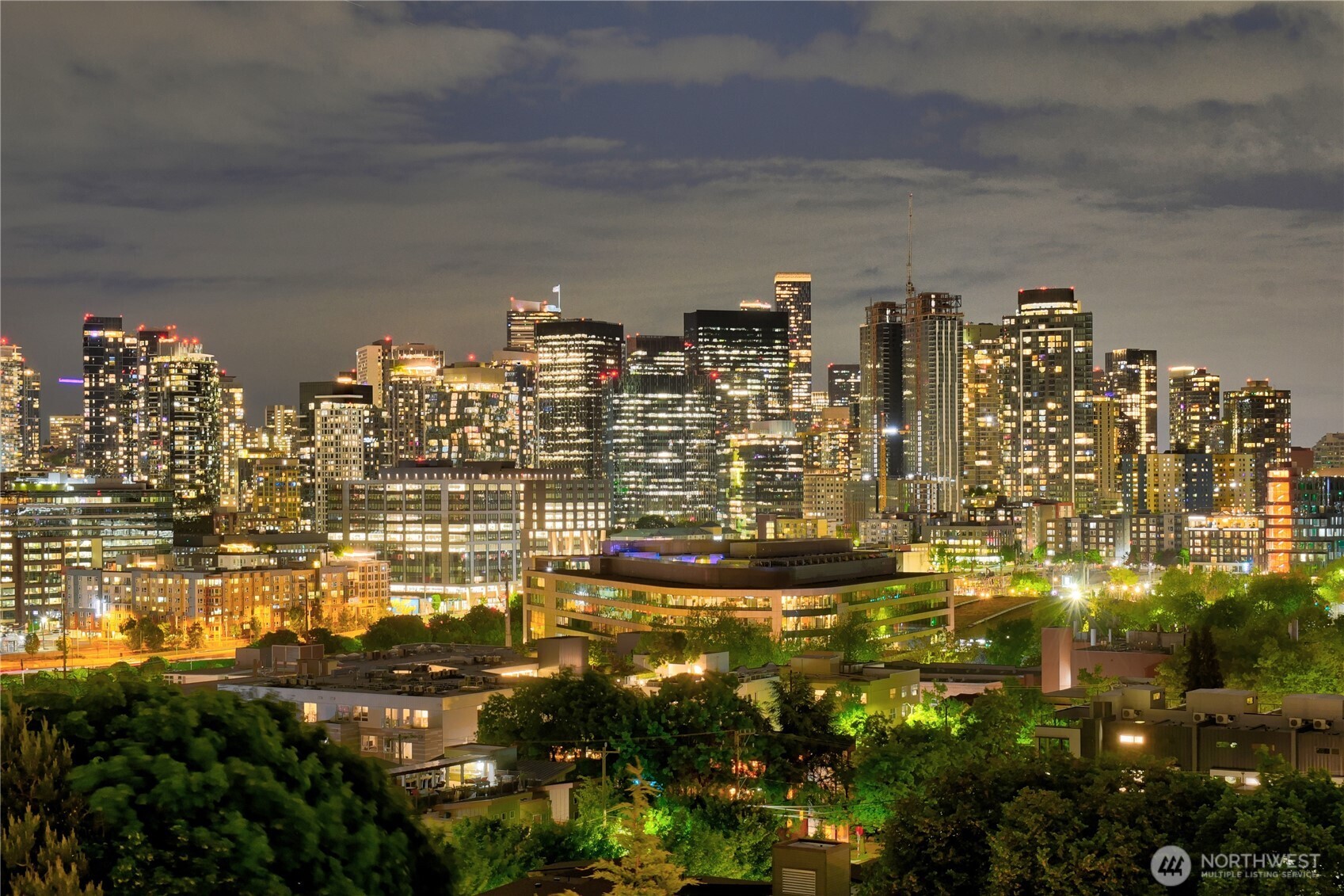 922 Nob Hill Avenue N, Seattle, WA 98109