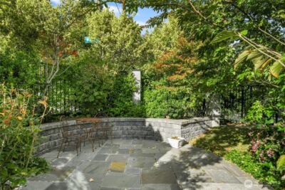922 Nob Hill Avenue N, Seattle, WA 98109 - Photo 4