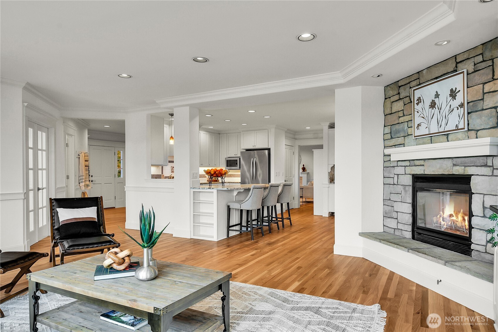 922 Nob Hill Avenue N, Seattle, WA 98109