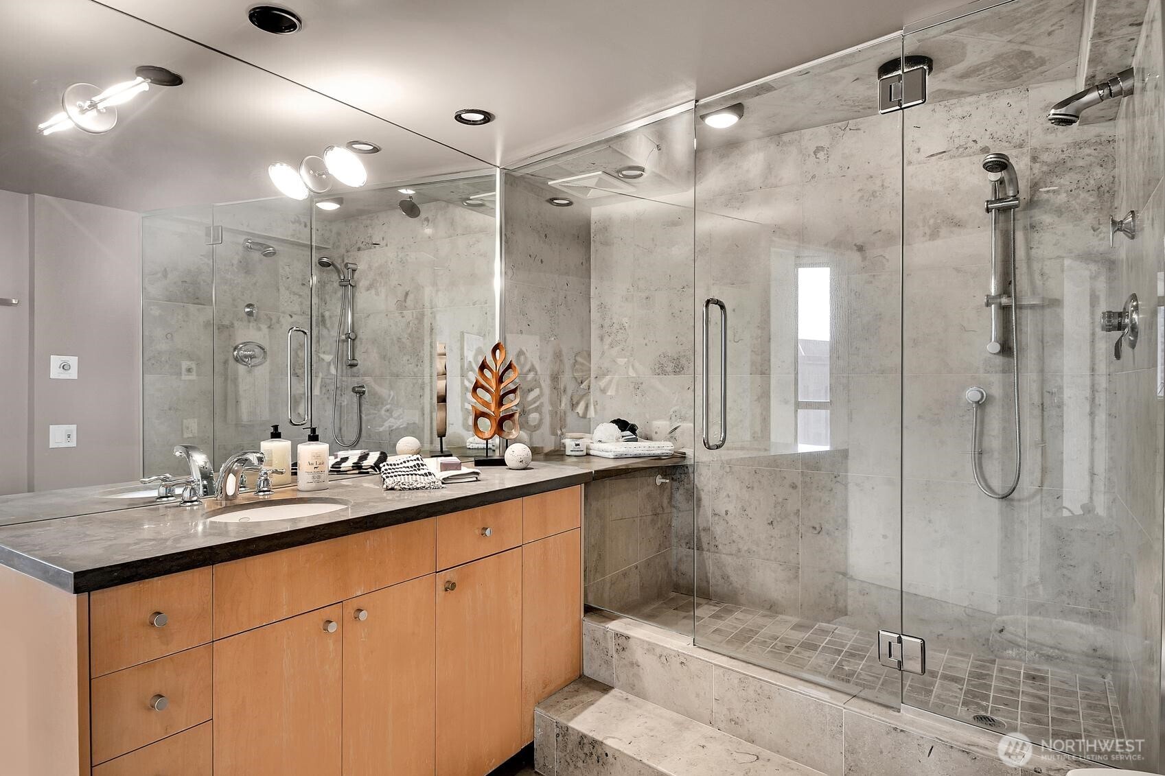 2201 3rd Avenue #2003, Seattle, WA 98121