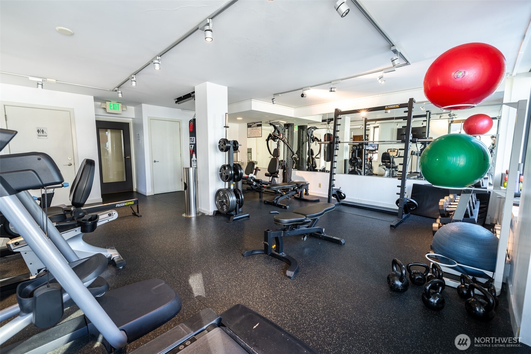 2201 3rd Avenue #2003, Seattle, WA 98121