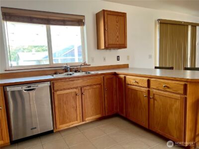 878 Mount Olympus Avenue SE, Ocean Shores, WA 98569 - Photo 4