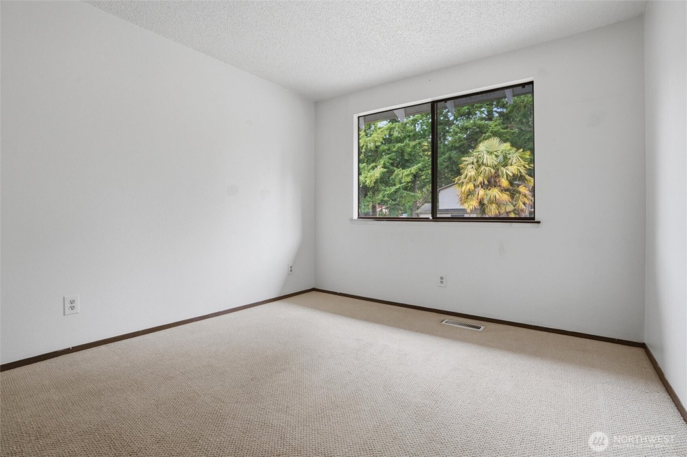 729 NE Pinecrest Drive , Bremerton, WA 98311