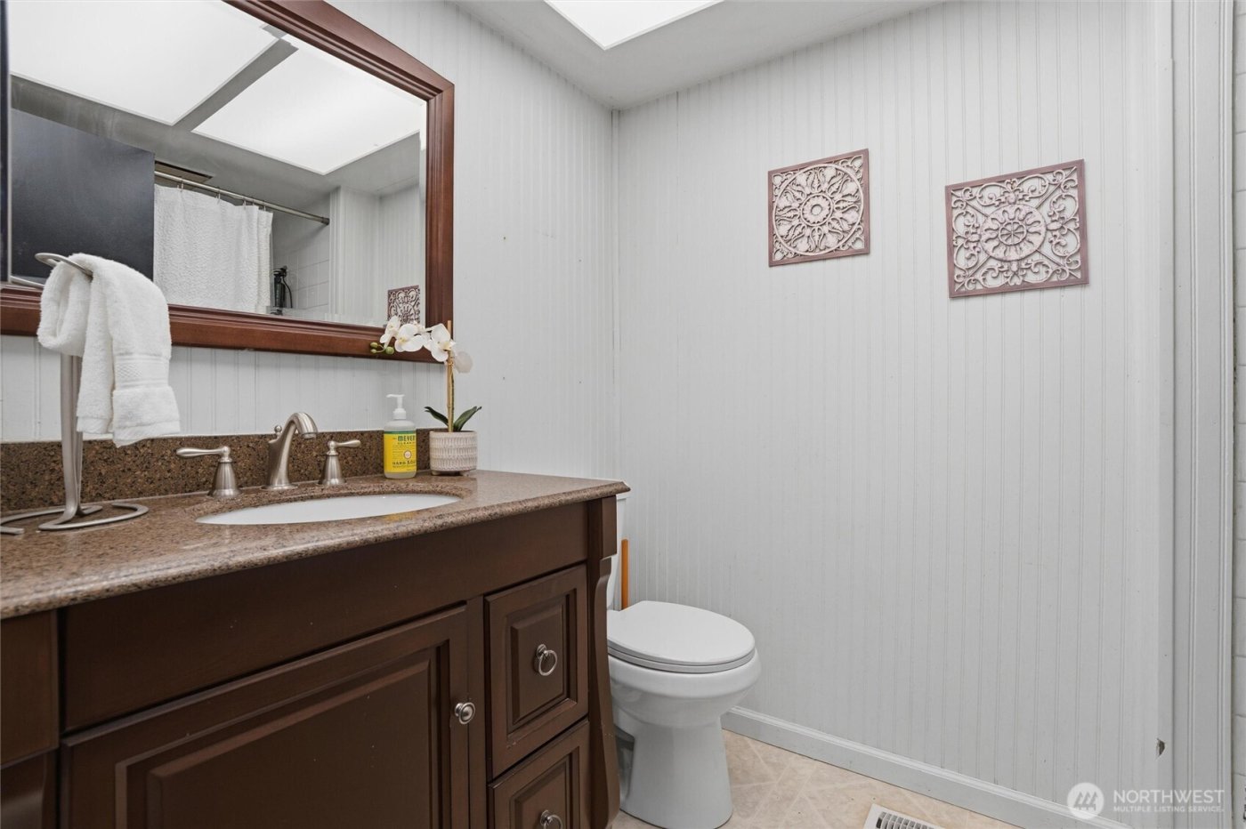 729 NE Pinecrest Drive , Bremerton, WA 98311