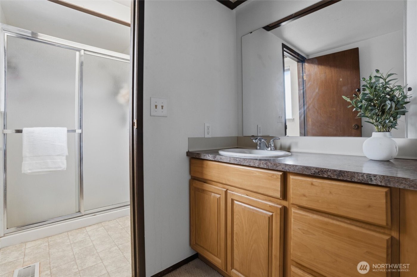 729 NE Pinecrest Drive , Bremerton, WA 98311