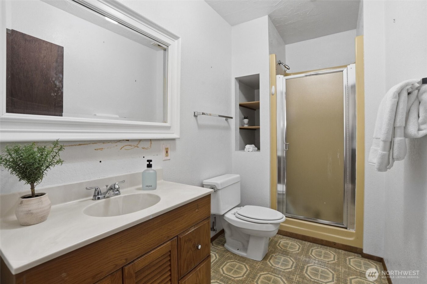 729 NE Pinecrest Drive , Bremerton, WA 98311