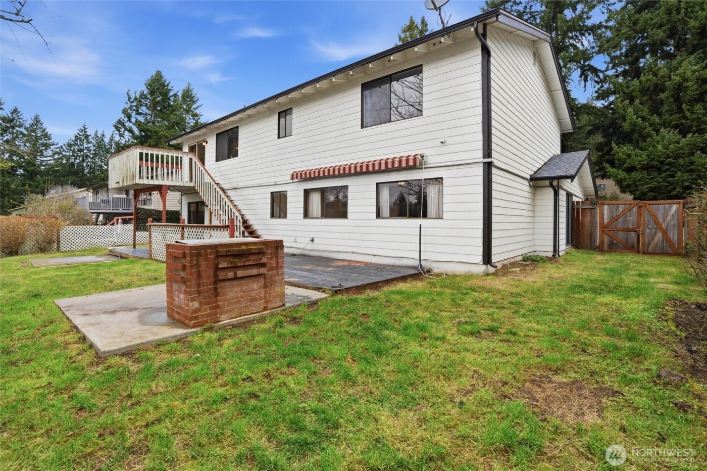 729 NE Pinecrest Drive , Bremerton, WA 98311
