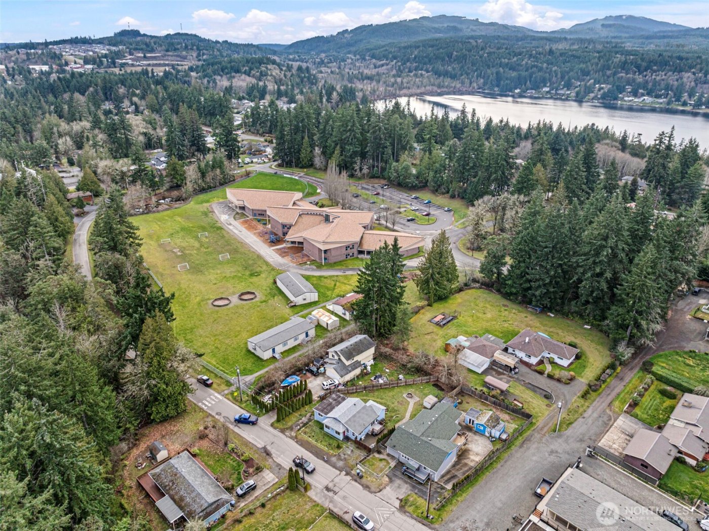 1325 Carr Boulevard , Bremerton, WA 98312