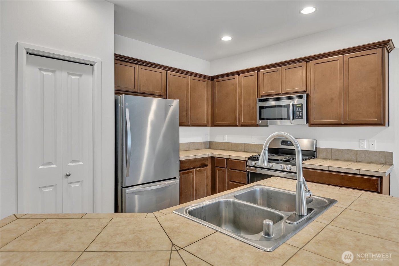 13328 SE 255th Street , Kent, WA 98042-6679