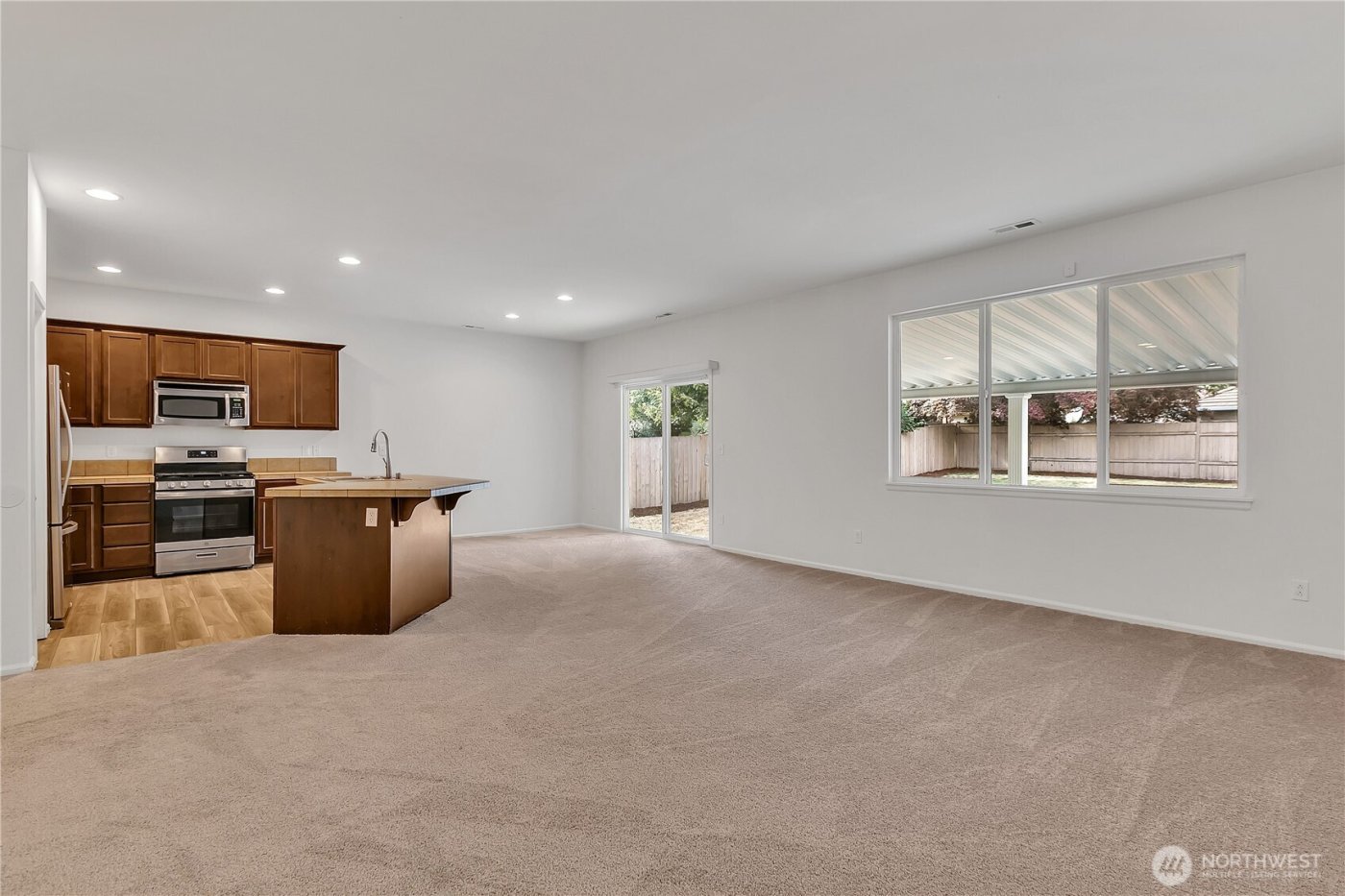 13328 SE 255th Street , Kent, WA 98042-6679