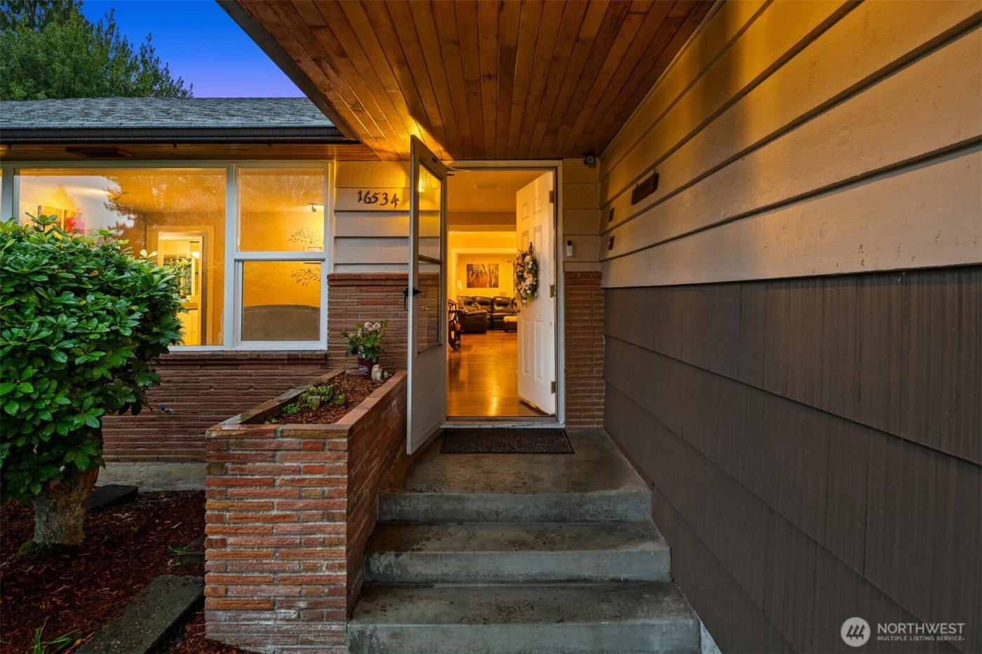 16534 4th Avenue S, Burien, WA 98148