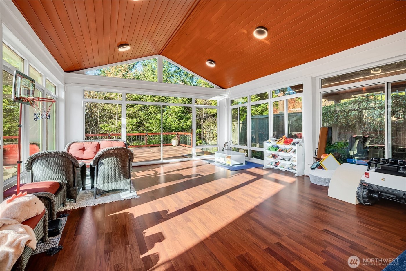 9327 Satterlee Avenue SE, Snoqualmie, WA 98065