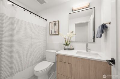 222 D 10th Avenue E, Seattle, WA 98102 - Photo 12