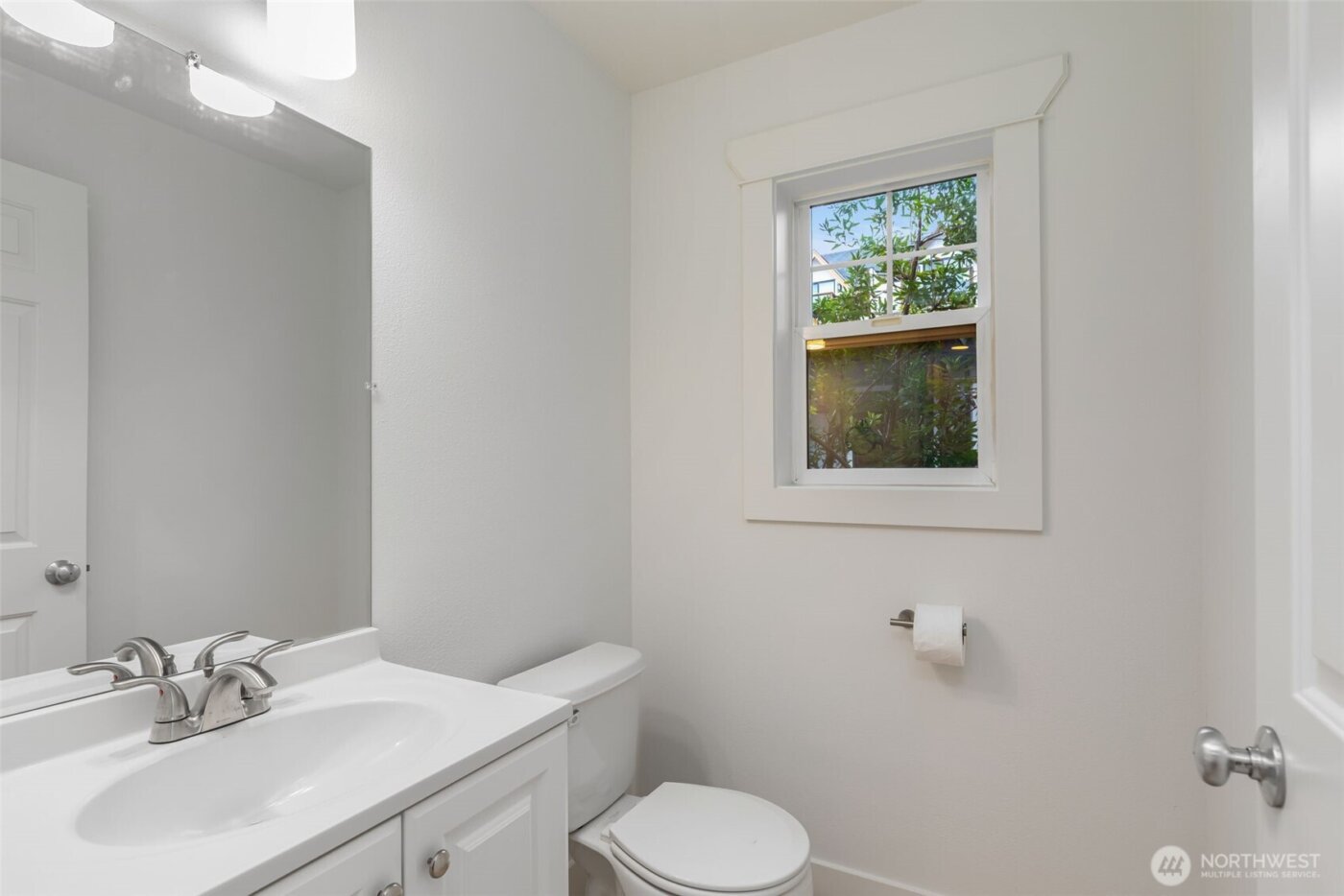 910 N 74th Street , Seattle, WA 98103