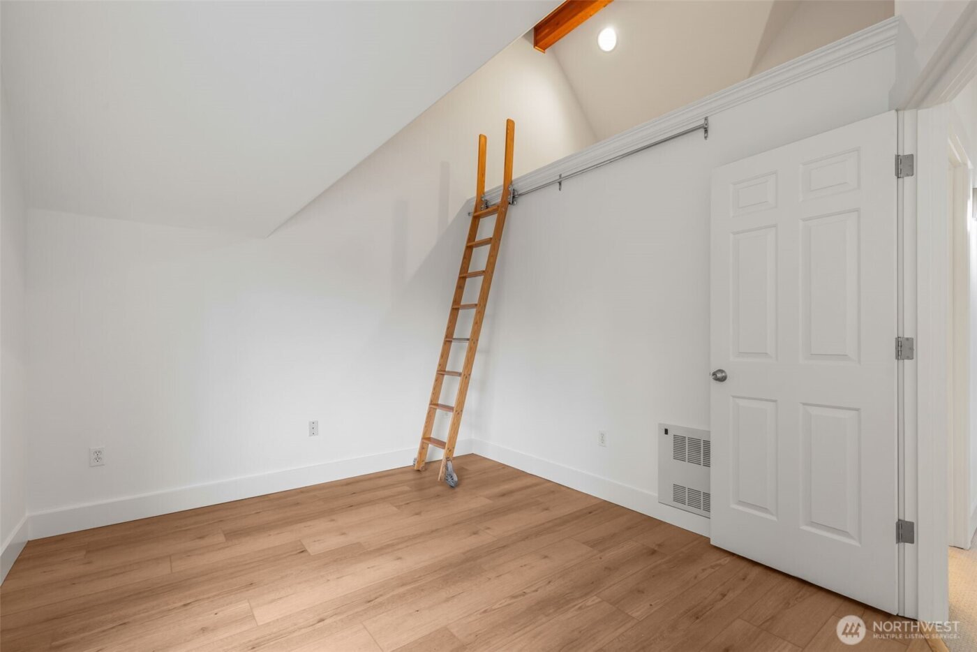 910 N 74th Street , Seattle, WA 98103