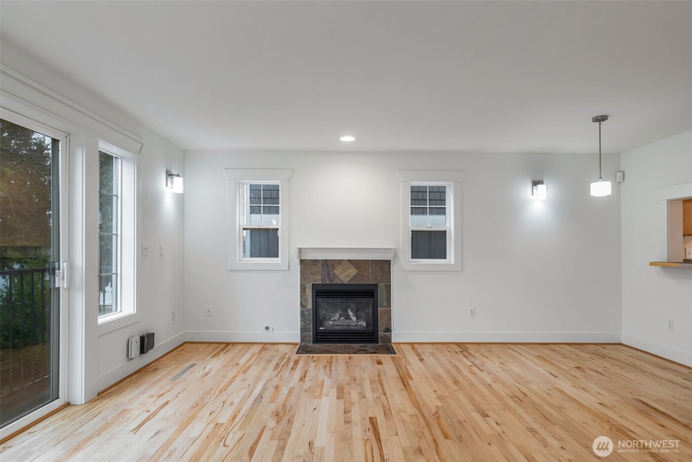 910 N 74th Street , Seattle, WA 98103