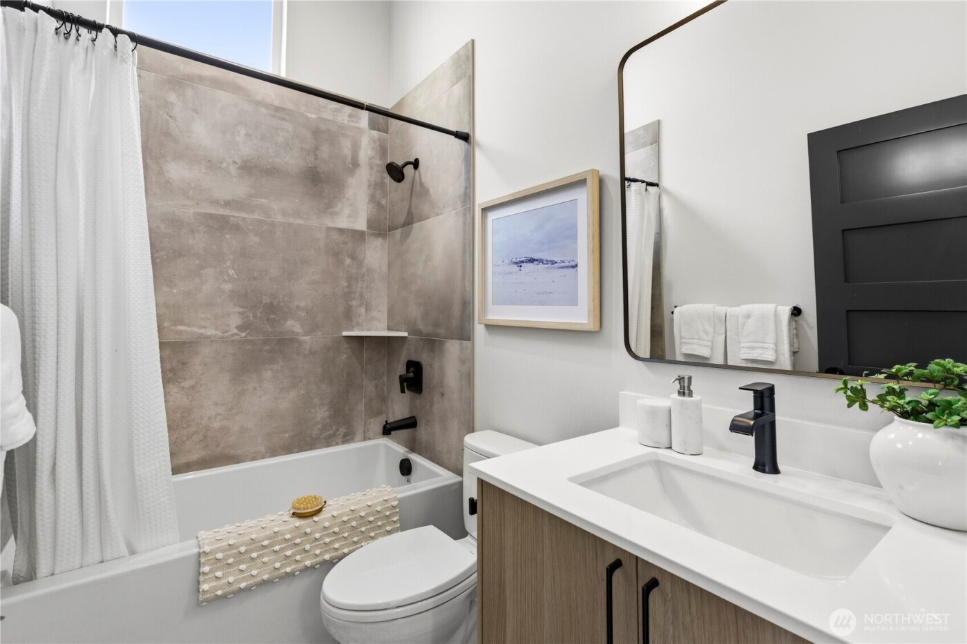 2560 30th Avenue W, Seattle, WA 98199