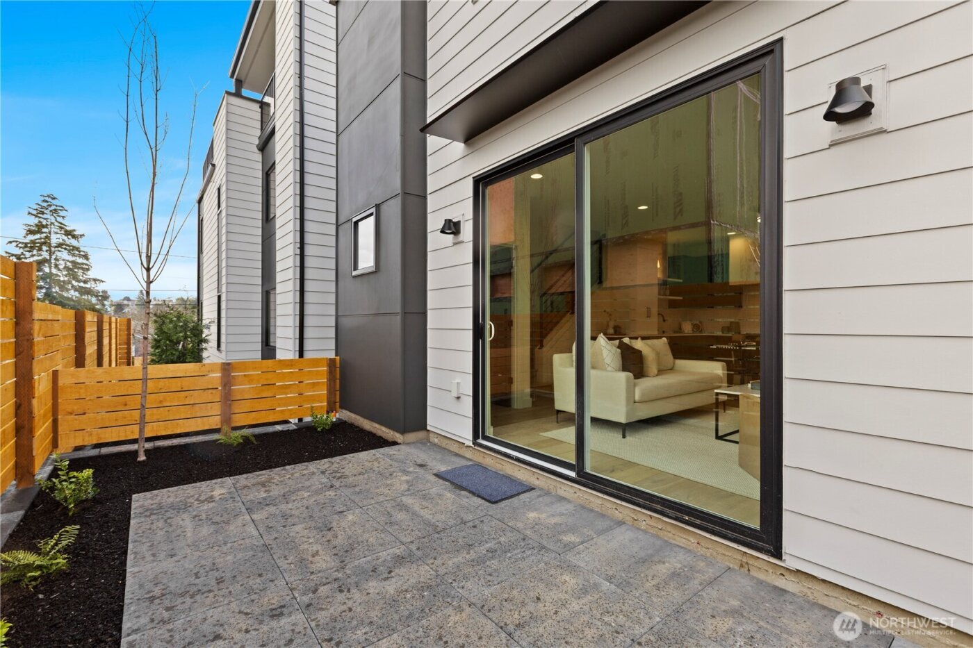 2560 30th Avenue W, Seattle, WA 98199