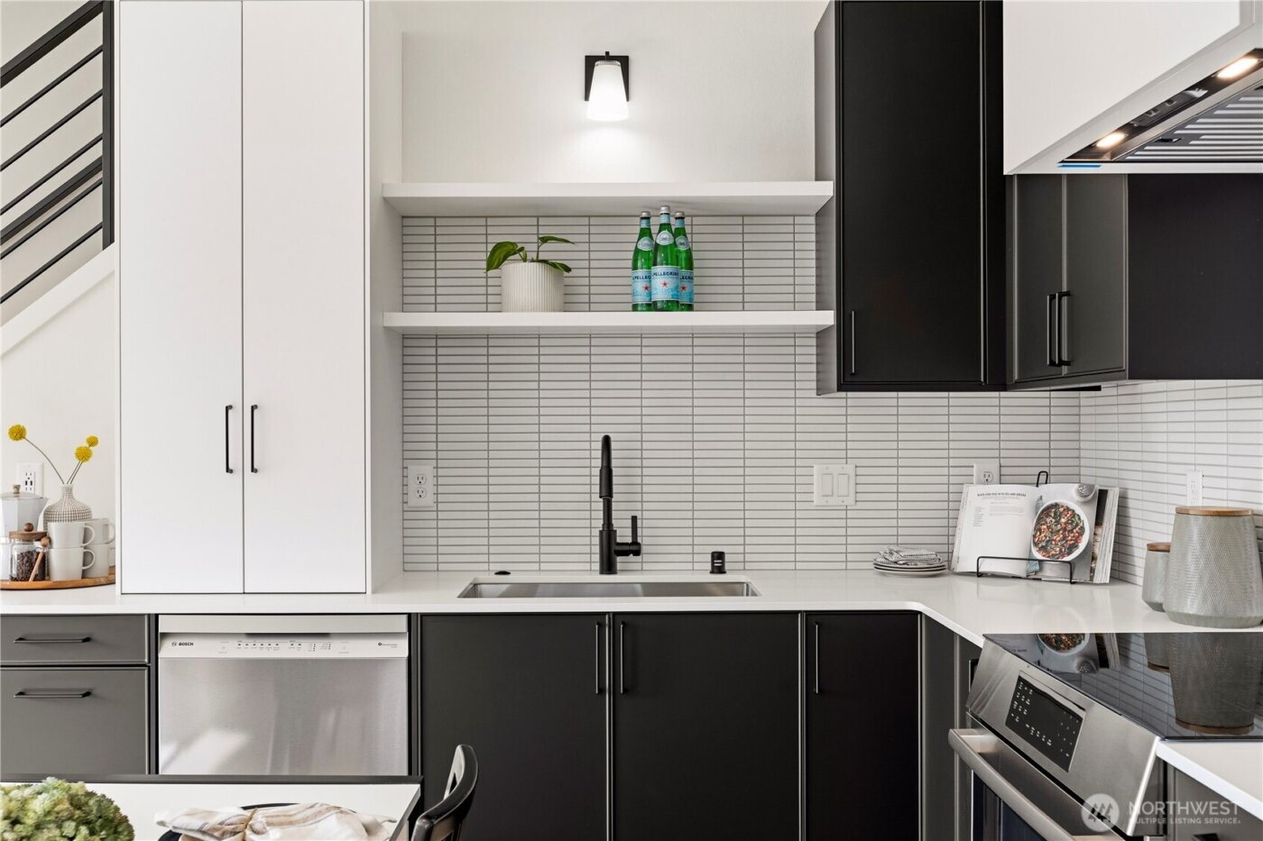 2560 30th Avenue W, Seattle, WA 98199