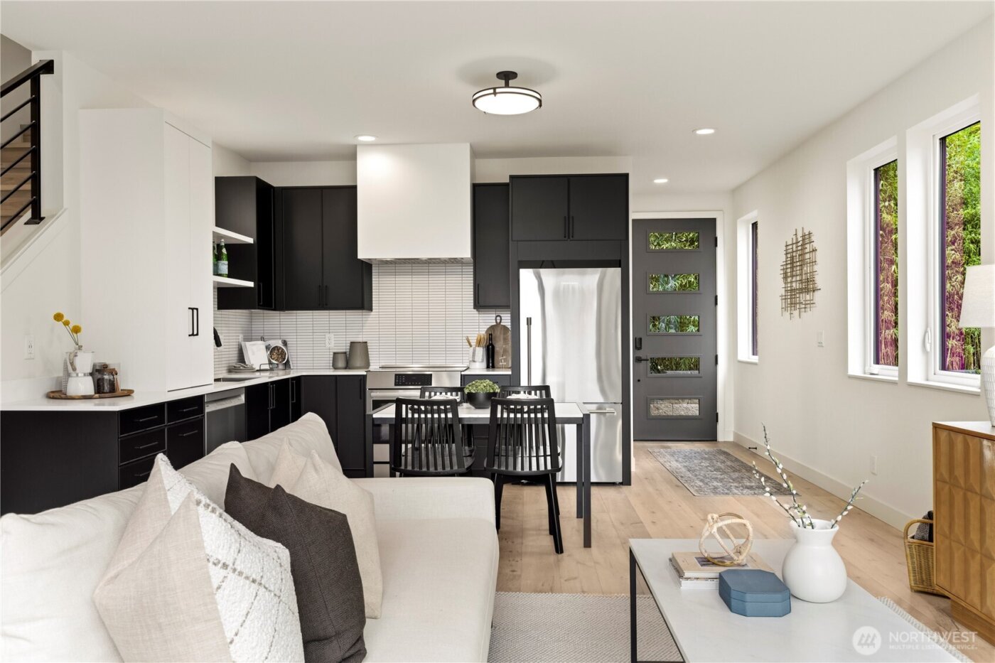 2560 30th Avenue W, Seattle, WA 98199