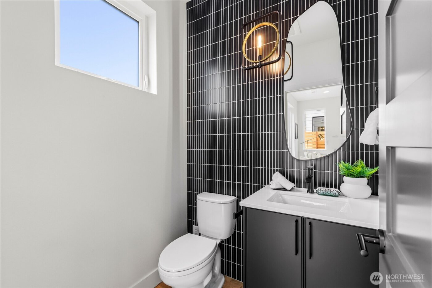 2560 30th Avenue W, Seattle, WA 98199