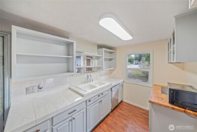 18804 10th Avenue NE, Shoreline, WA 98155-2211 - Photo 3