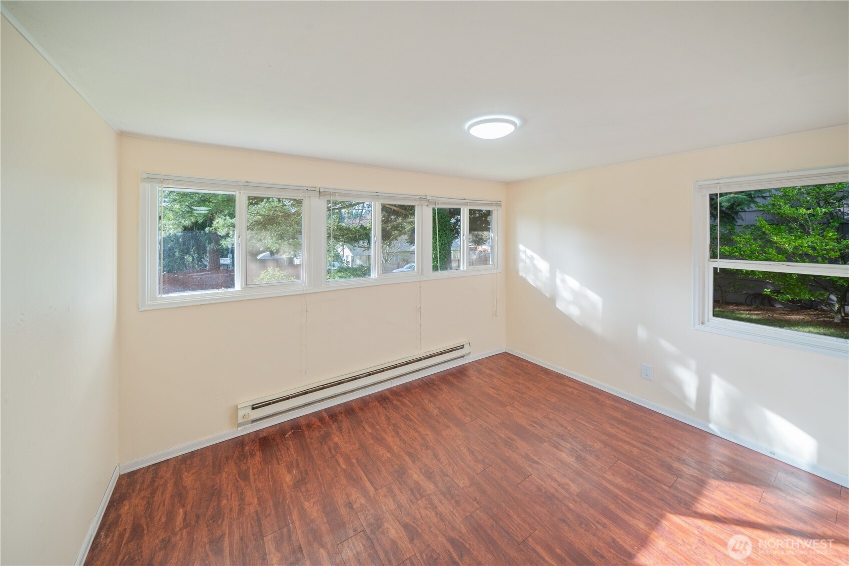 18804 10th Avenue NE, Shoreline, WA 98155-2211