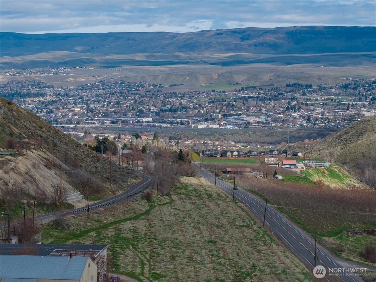 11 Methow Street , Wenatchee, WA 98801