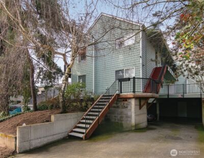 9741 Woodlawn Avenue N, Seattle, WA 98103