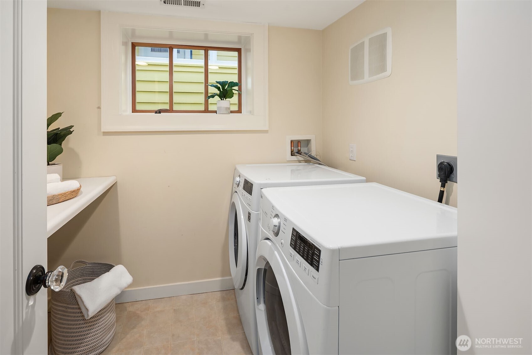 200 NW 73rd Street , Seattle, WA 98117