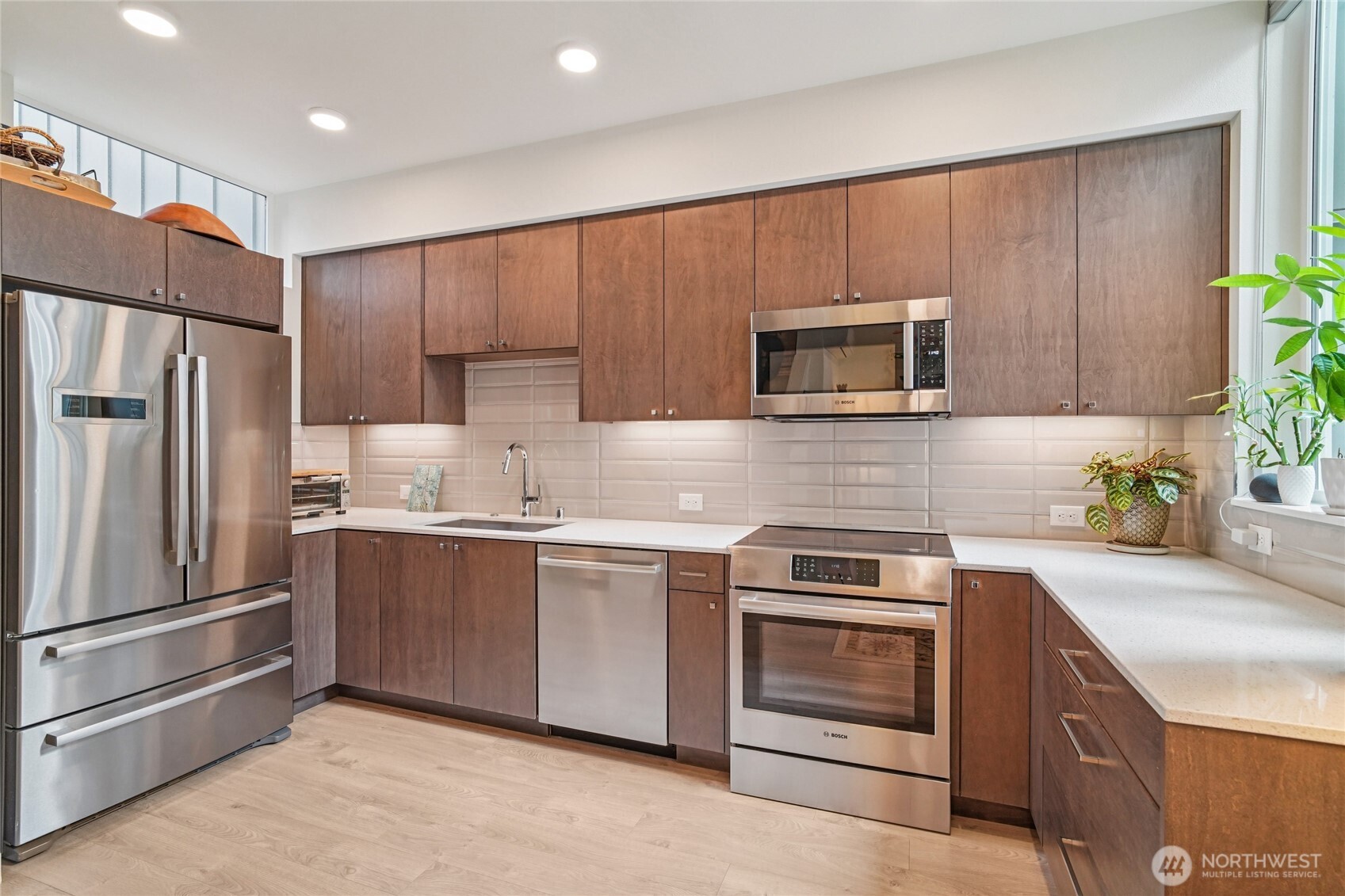 3070 SW Avalon Way #E, Seattle, WA 98126