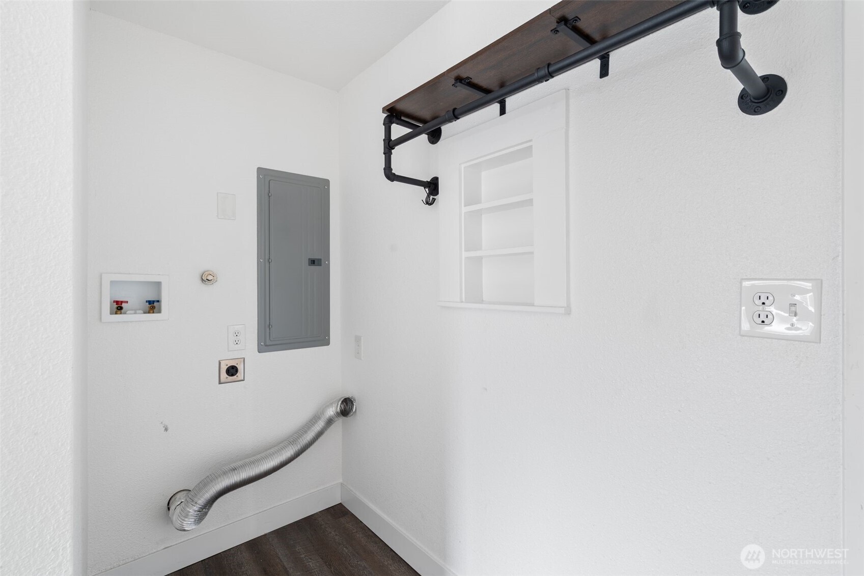 713 N Main Avenue , Ridgefield, WA 98642