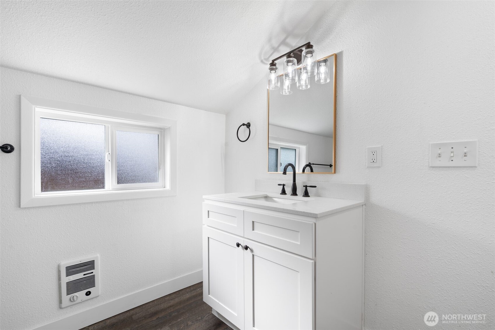 713 N Main Avenue , Ridgefield, WA 98642