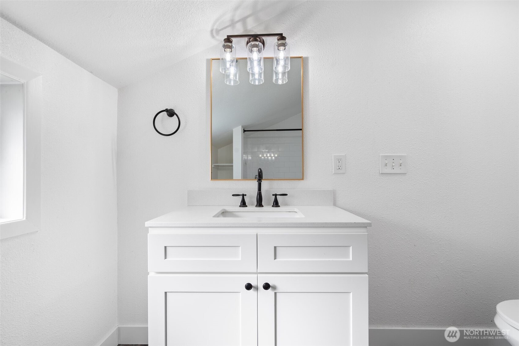 713 N Main Avenue , Ridgefield, WA 98642