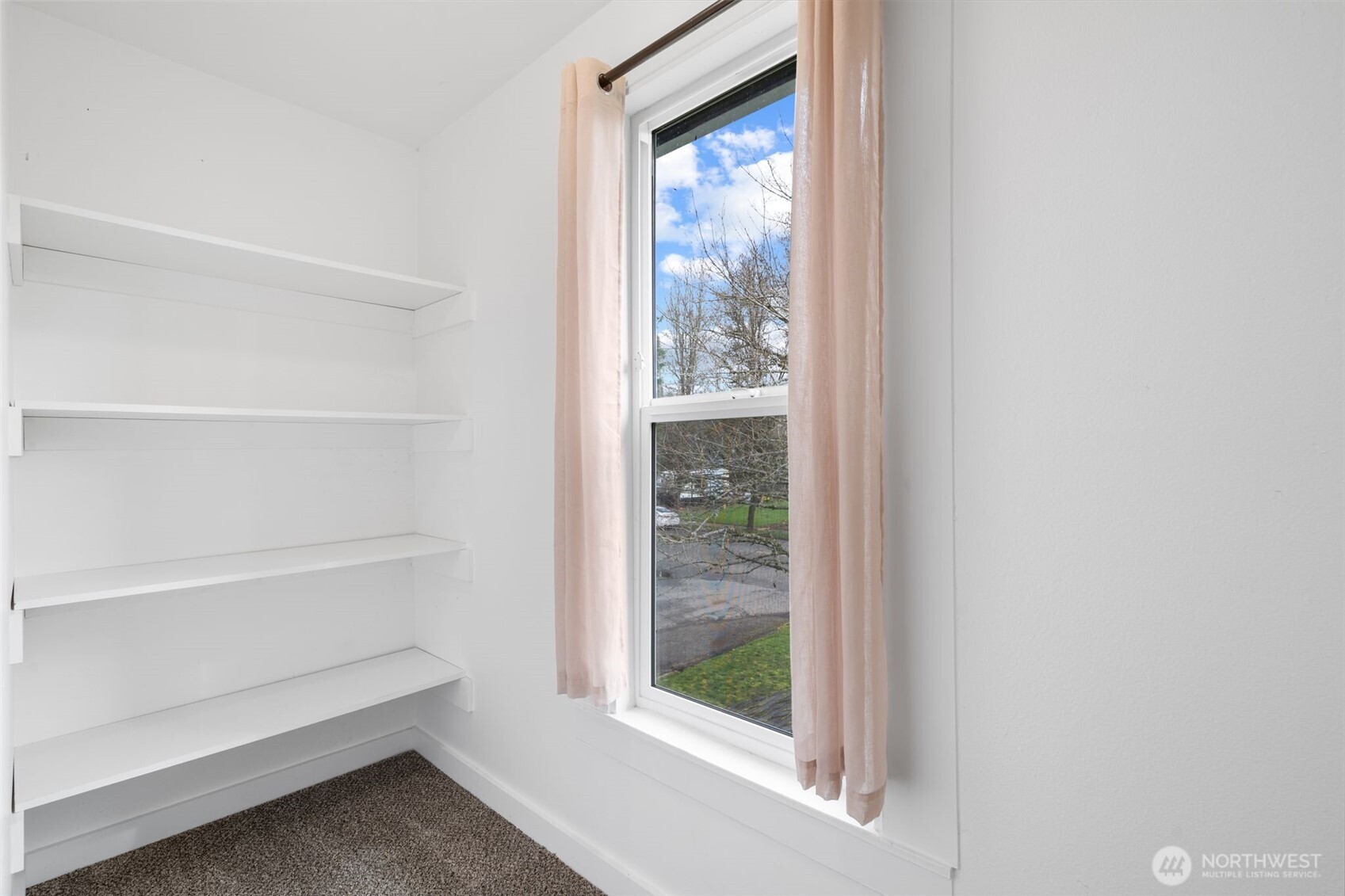 713 N Main Avenue , Ridgefield, WA 98642