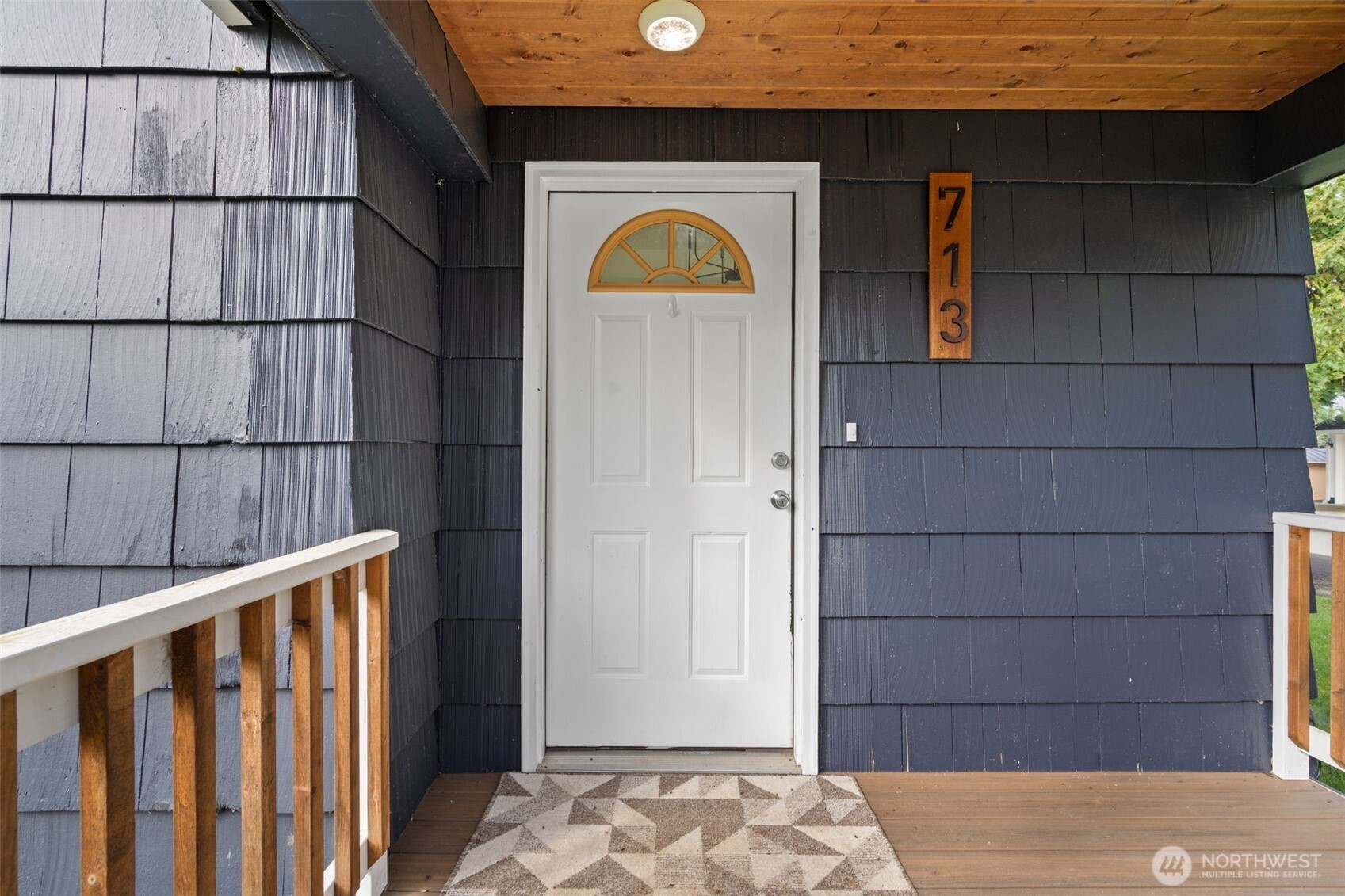 713 N Main Avenue , Ridgefield, WA 98642