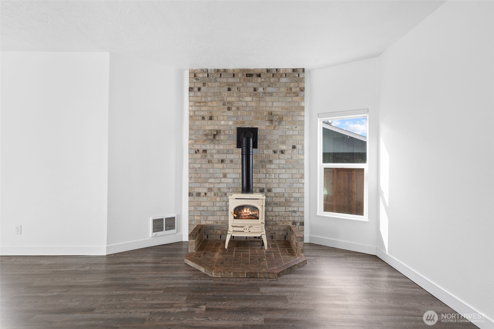 713 N Main Avenue , Ridgefield, WA 98642