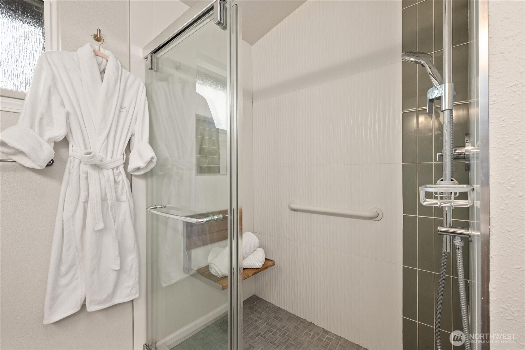 18115 NE 108th Court , Redmond, WA 98052-2866