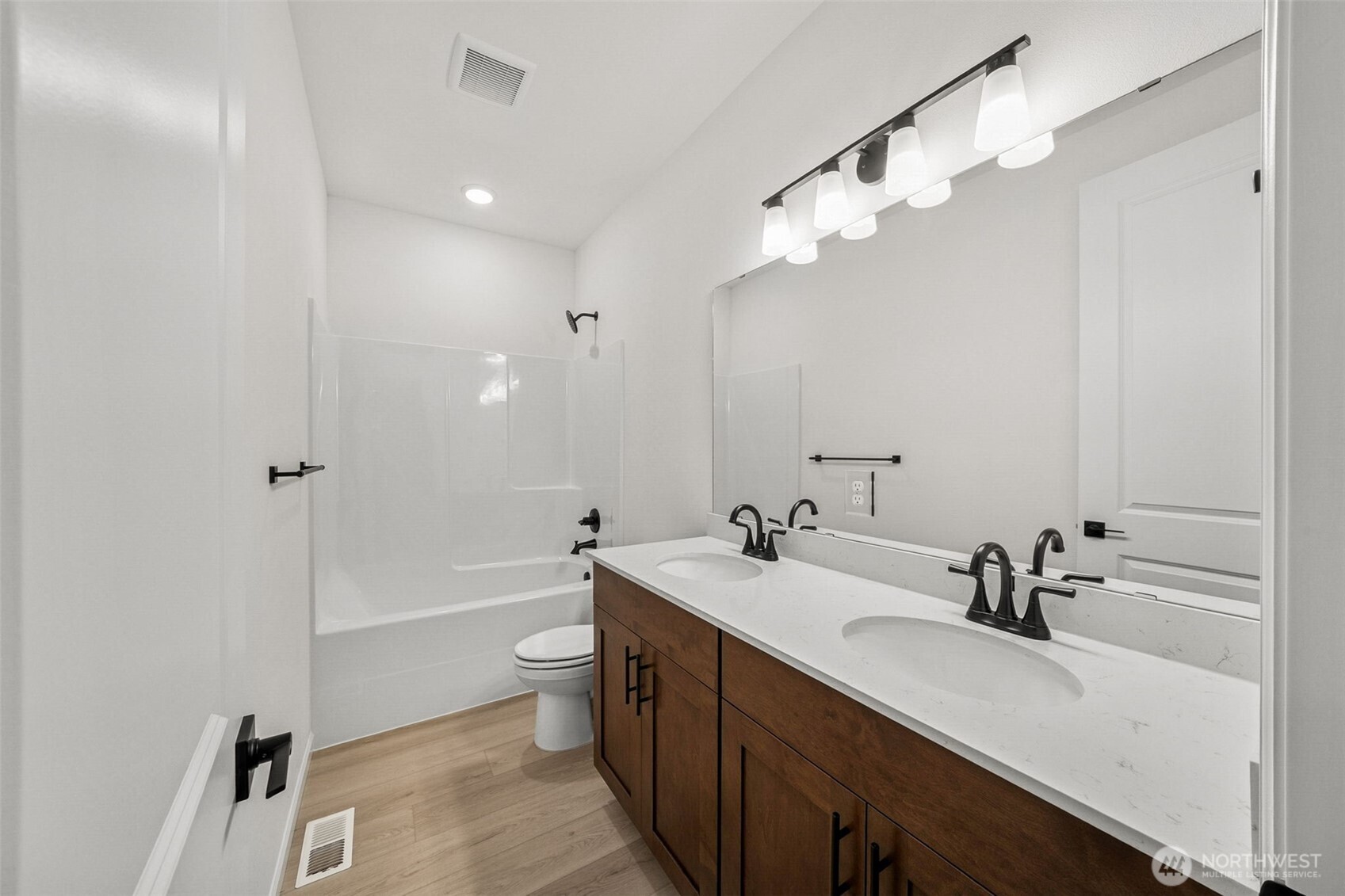 793 S Davis #105, Buckley, WA 98321