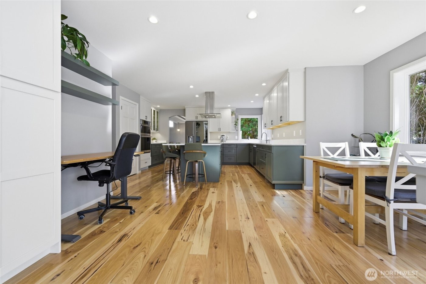 9604 215th Avenue NE, Redmond, WA 98053-7698