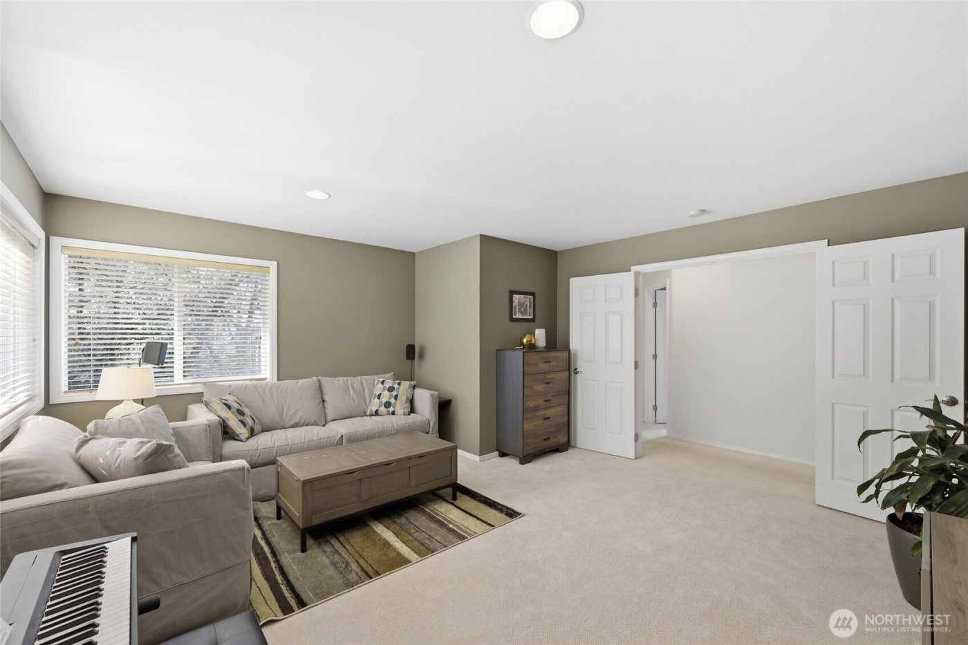 9604 215th Avenue NE, Redmond, WA 98053-7698