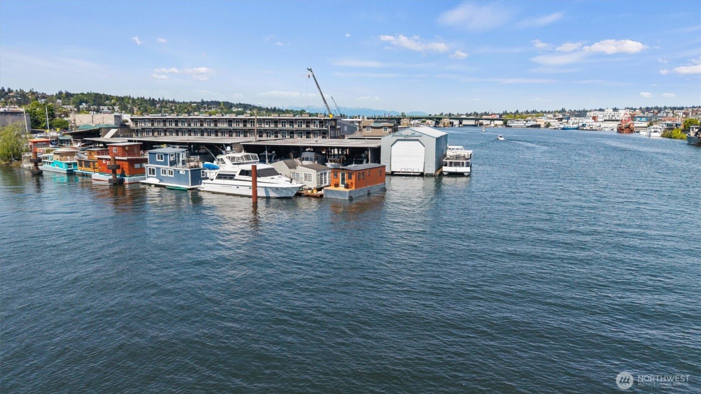 1080 W Ewing Place #0-P, Seattle, WA 98119