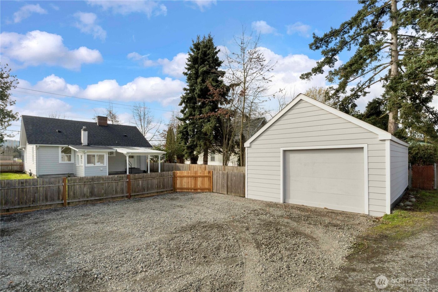 319 4th Avenue SE, Puyallup, WA 98372