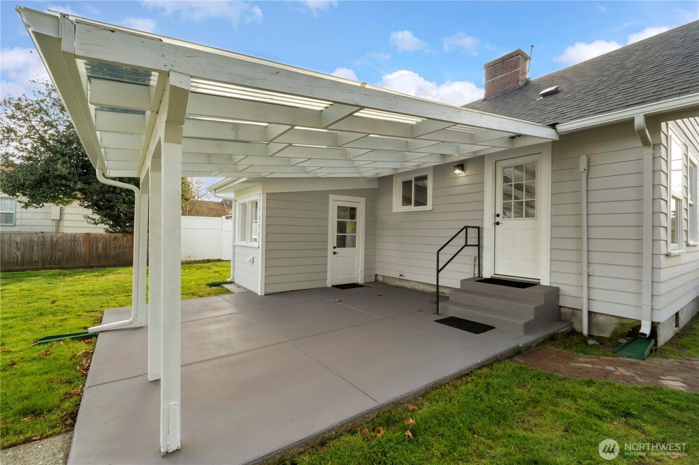 319 4th Avenue SE, Puyallup, WA 98372