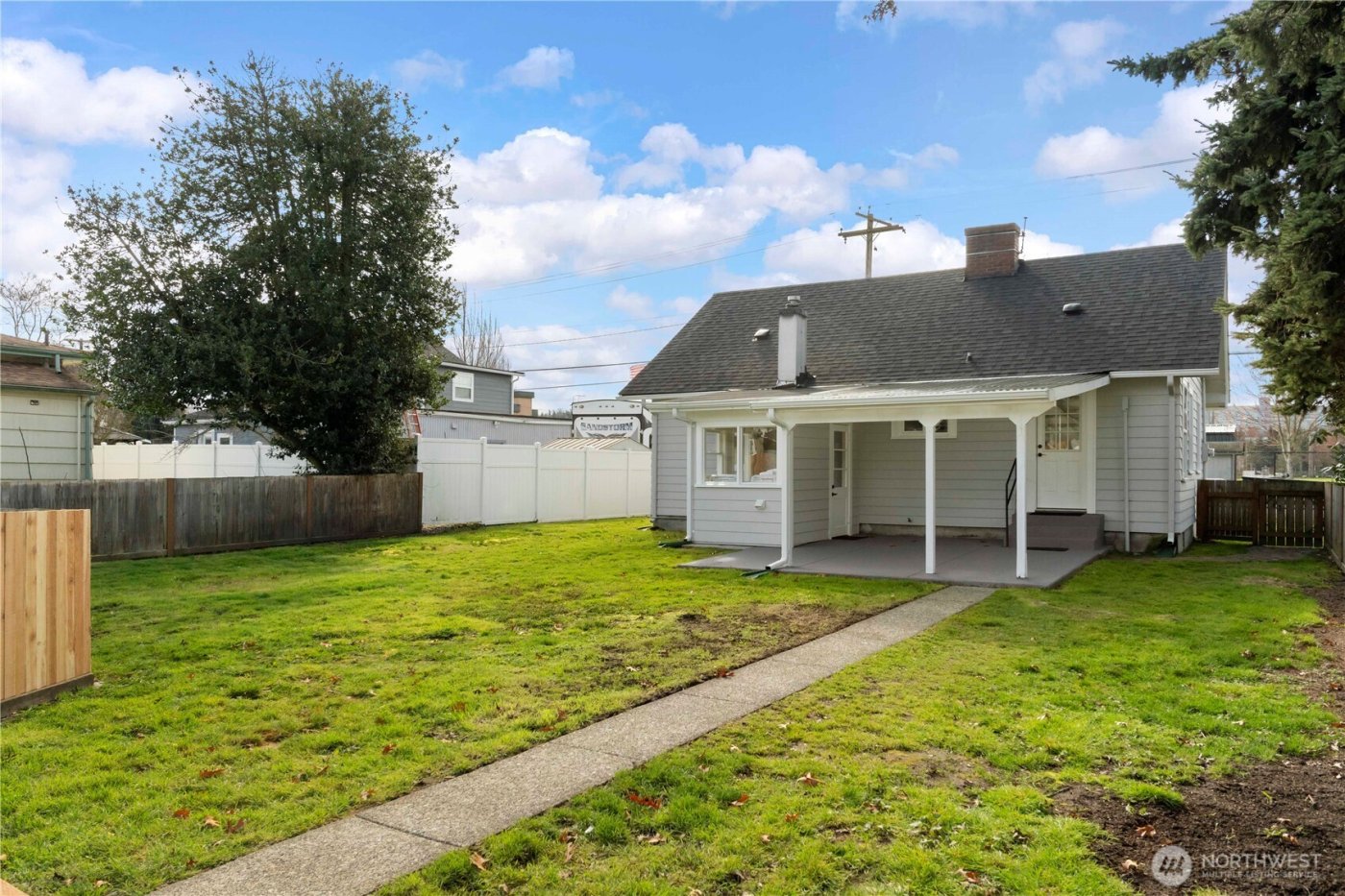 319 4th Avenue SE, Puyallup, WA 98372