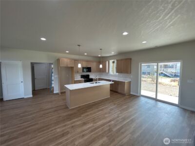 527 S Dorsing Street , Moses Lake, WA 98837 - Photo 2